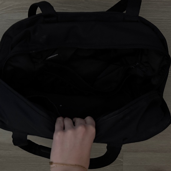 Lululemon City Essentials Bag - Picture 8 of 9